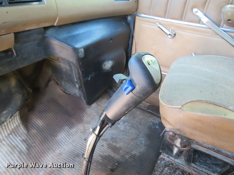 image for item DH1032 1991 Ford L8000  dump truck