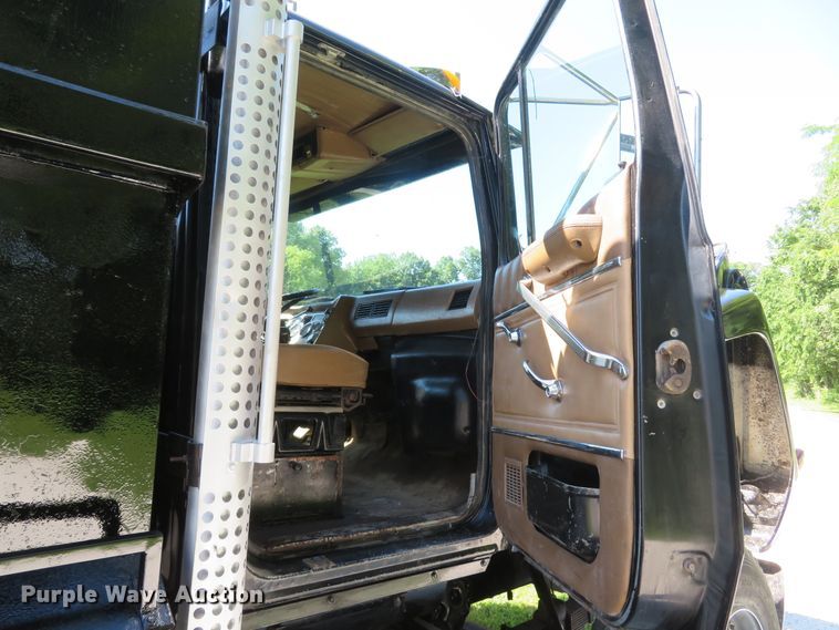 image for item DH1032 1991 Ford L8000  dump truck