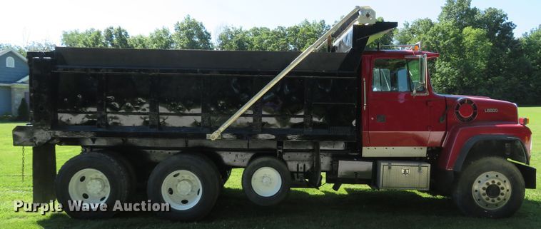 image for item DH1033 1994 Ford L8000  dump truck