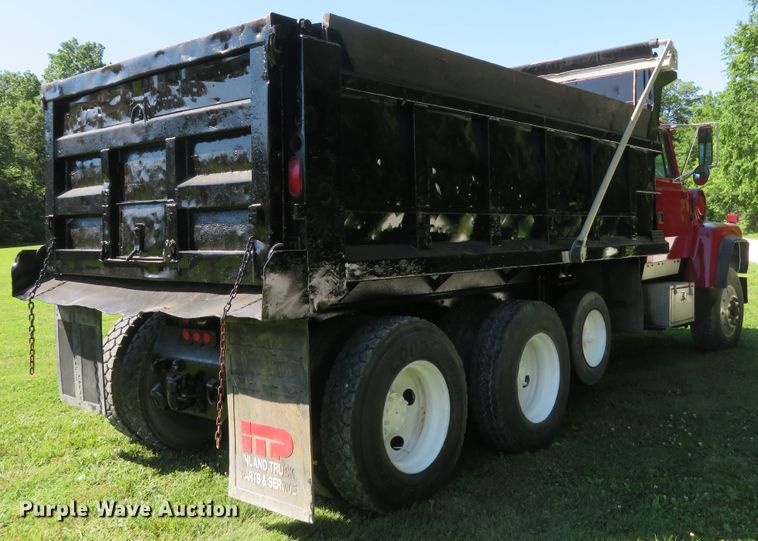 image for item DH1033 1994 Ford L8000  dump truck