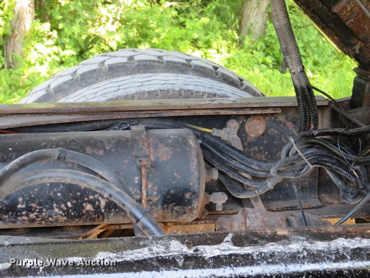 image for item DH1033 1994 Ford L8000  dump truck