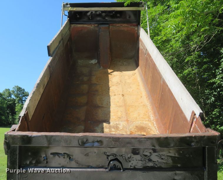 image for item DH1033 1994 Ford L8000  dump truck