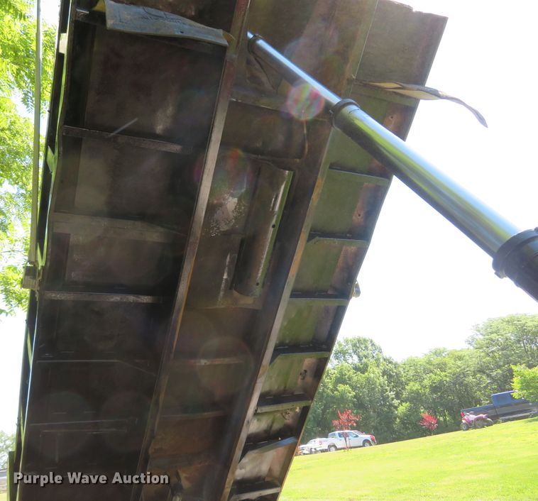 image for item DH1033 1994 Ford L8000  dump truck