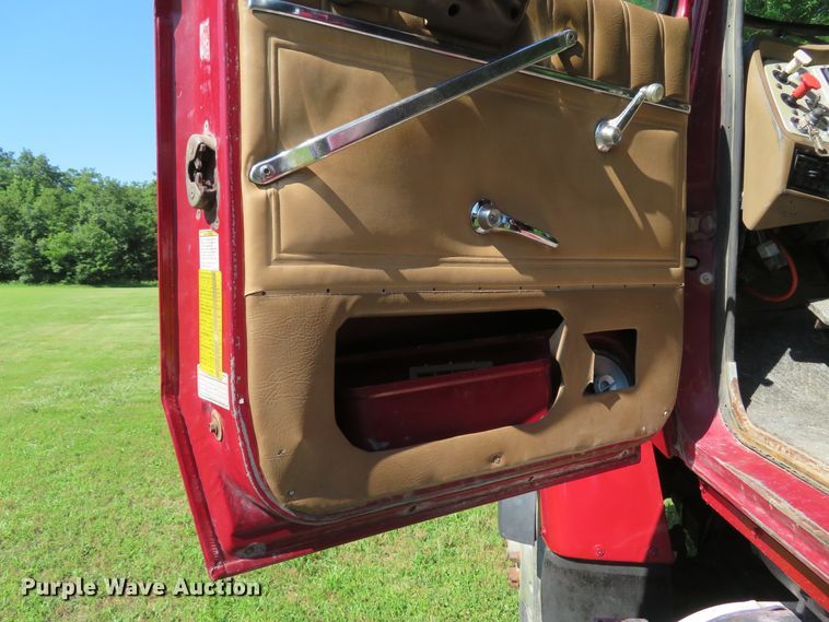 image for item DH1033 1994 Ford L8000  dump truck