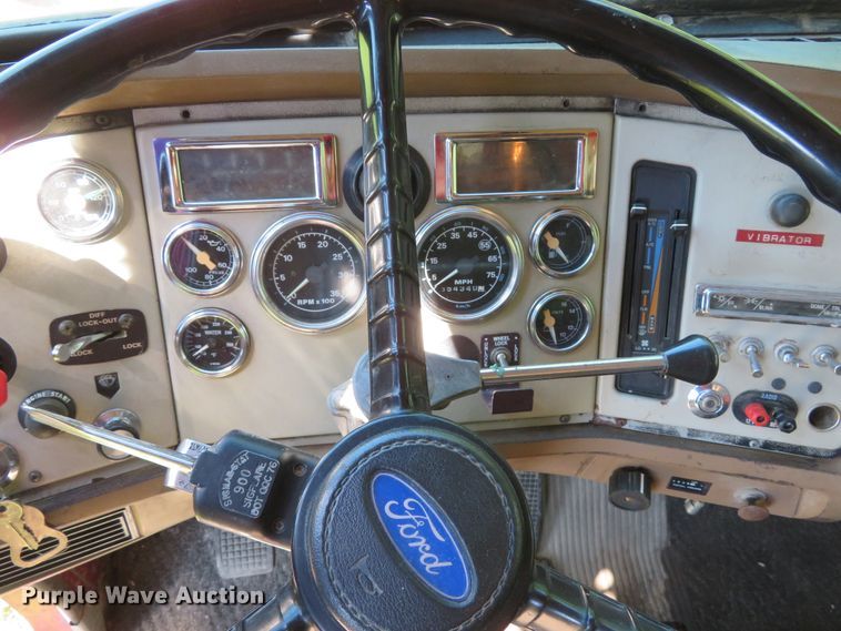 image for item DH1033 1994 Ford L8000  dump truck