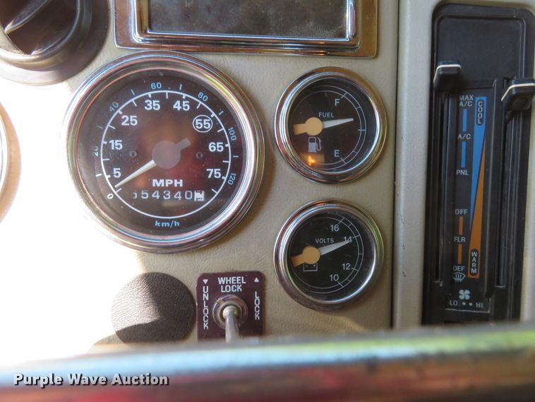 image for item DH1033 1994 Ford L8000  dump truck