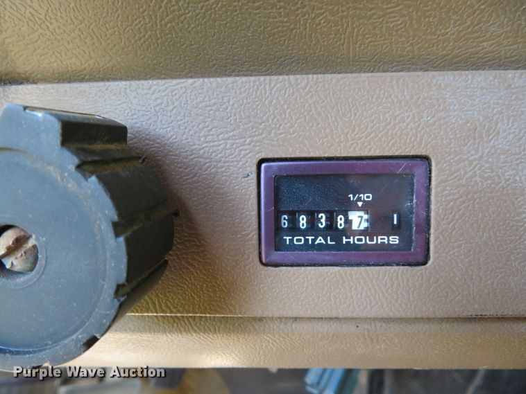 image for item DH1033 1994 Ford L8000  dump truck