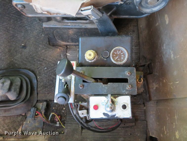 image for item DH1033 1994 Ford L8000  dump truck