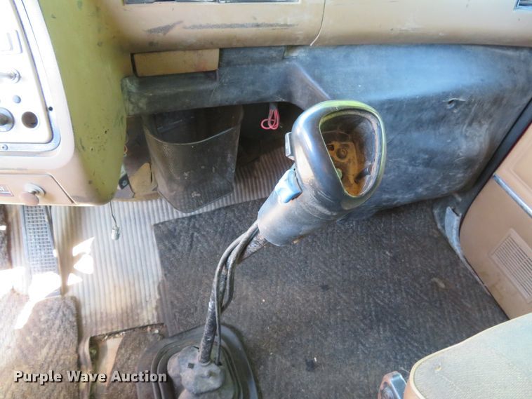 image for item DH1033 1994 Ford L8000  dump truck