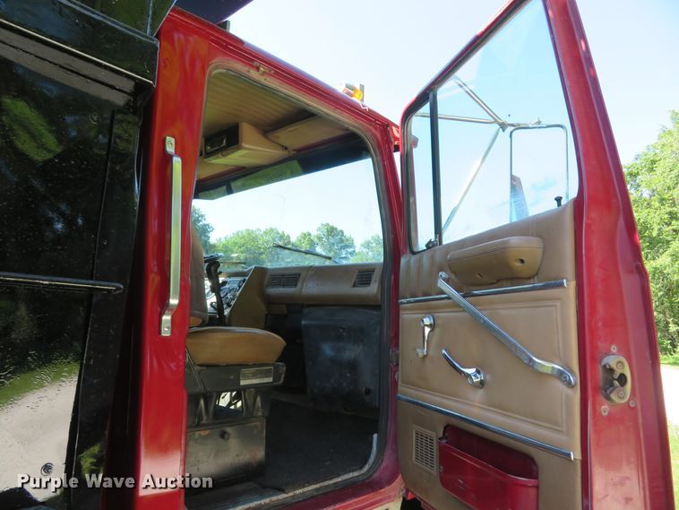 image for item DH1033 1994 Ford L8000  dump truck