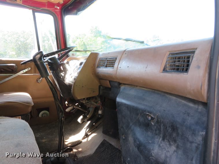 image for item DH1033 1994 Ford L8000  dump truck