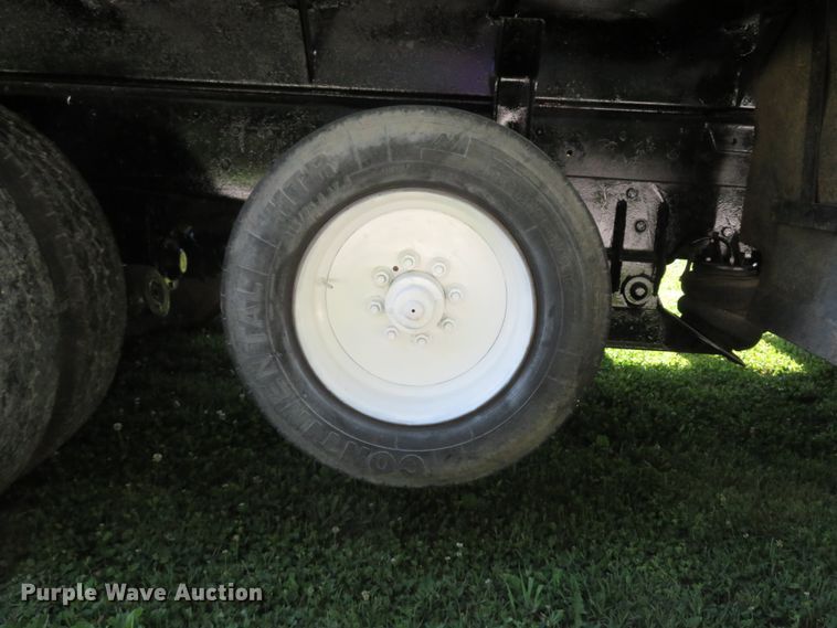 image for item DH1033 1994 Ford L8000  dump truck