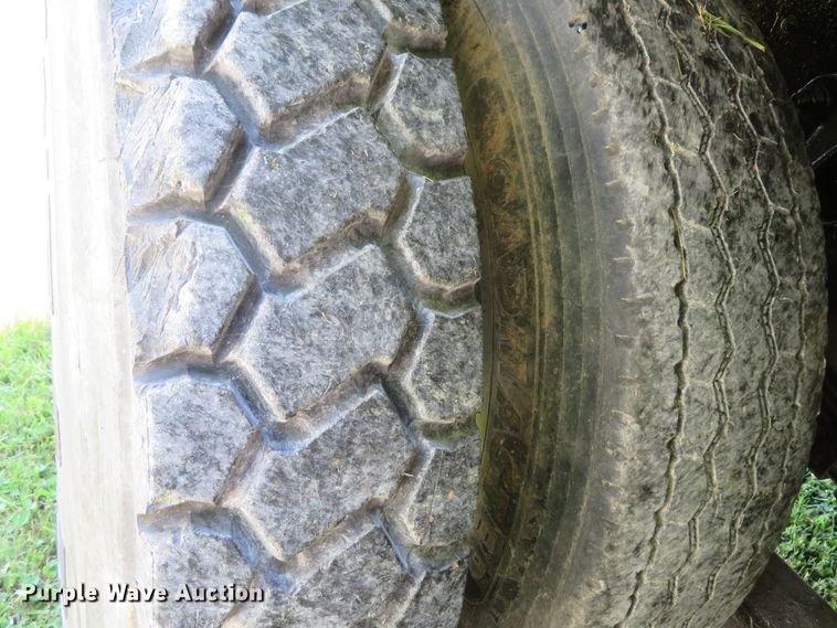 image for item DH1033 1994 Ford L8000  dump truck