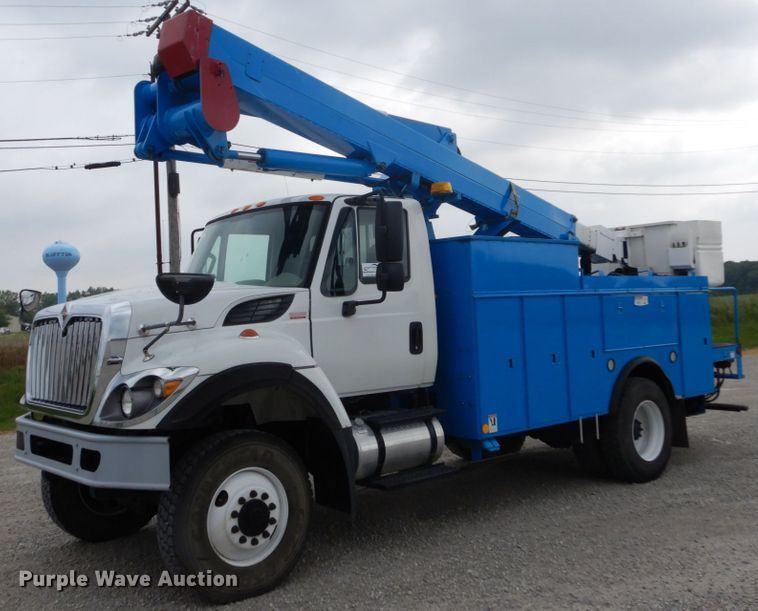 image for item DH5113 2011 International 7300SFA  bucket truck
