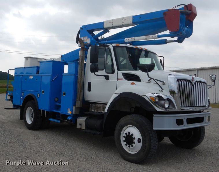 image for item DH5113 2011 International 7300SFA  bucket truck