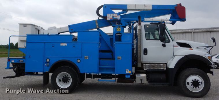 image for item DH5113 2011 International 7300SFA  bucket truck