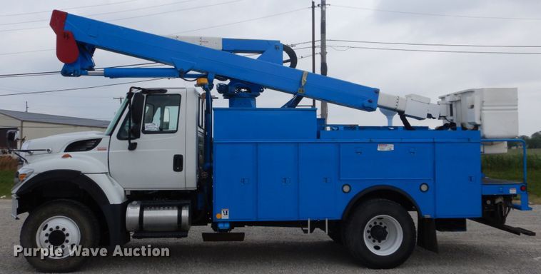 image for item DH5113 2011 International 7300SFA  bucket truck