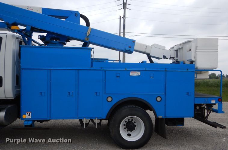 image for item DH5113 2011 International 7300SFA  bucket truck