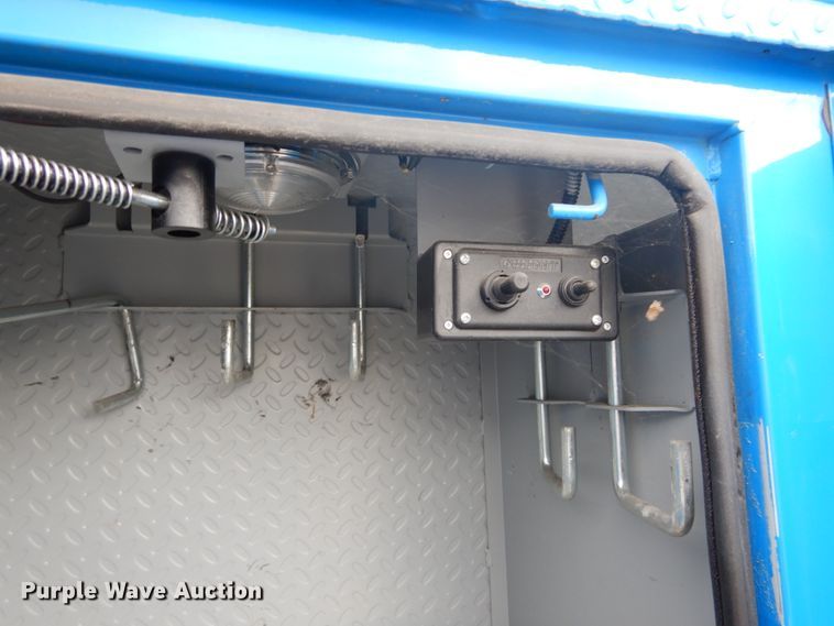 image for item DH5113 2011 International 7300SFA  bucket truck