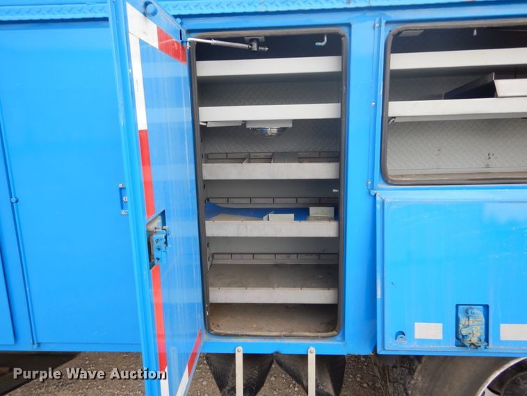 image for item DH5113 2011 International 7300SFA  bucket truck