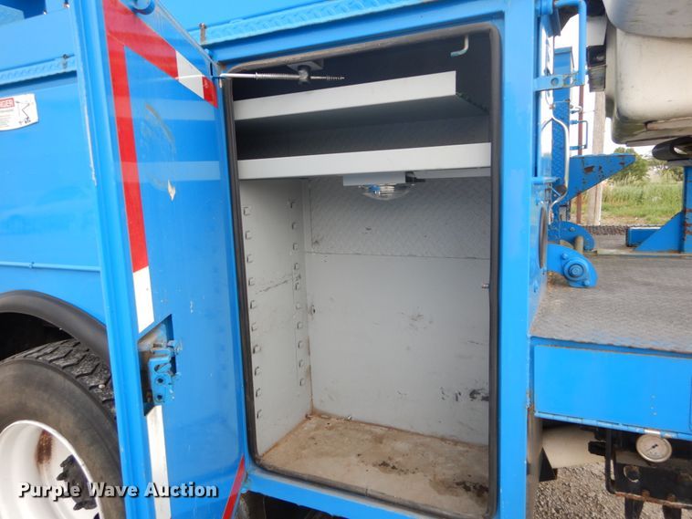 image for item DH5113 2011 International 7300SFA  bucket truck