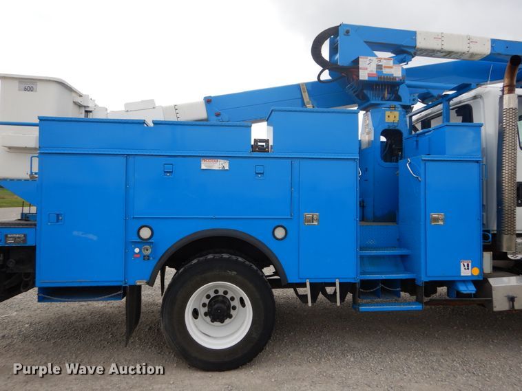 image for item DH5113 2011 International 7300SFA  bucket truck