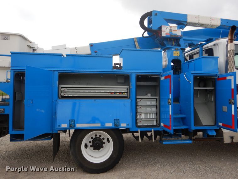 image for item DH5113 2011 International 7300SFA  bucket truck