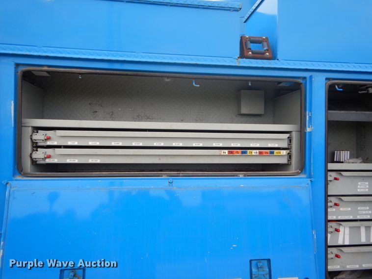 image for item DH5113 2011 International 7300SFA  bucket truck