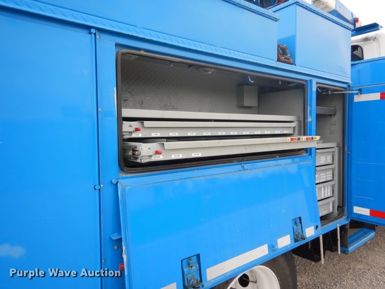 image for item DH5113 2011 International 7300SFA  bucket truck