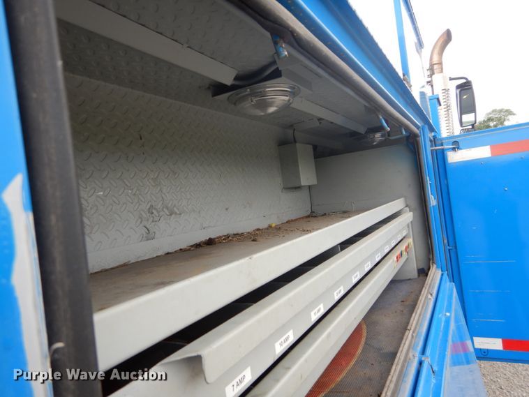 image for item DH5113 2011 International 7300SFA  bucket truck