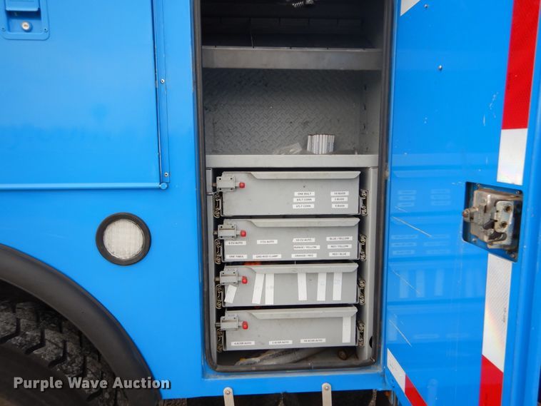 image for item DH5113 2011 International 7300SFA  bucket truck