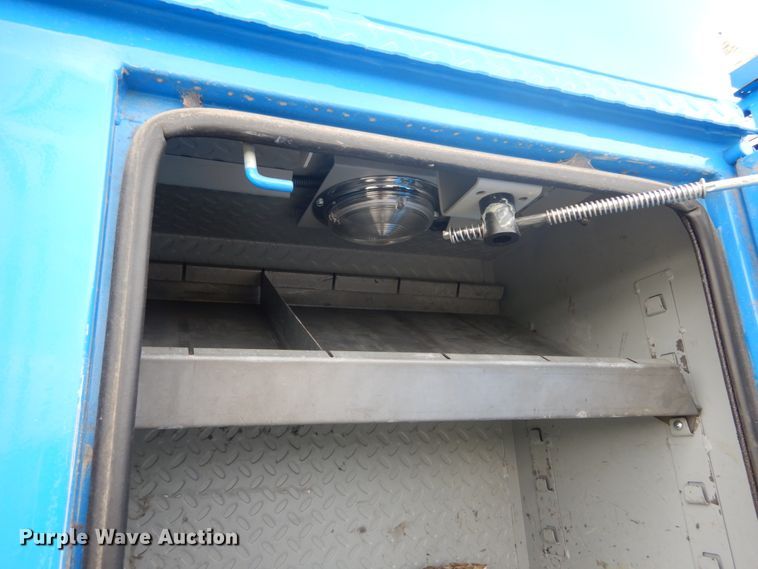 image for item DH5113 2011 International 7300SFA  bucket truck