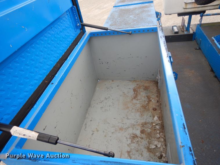 image for item DH5113 2011 International 7300SFA  bucket truck