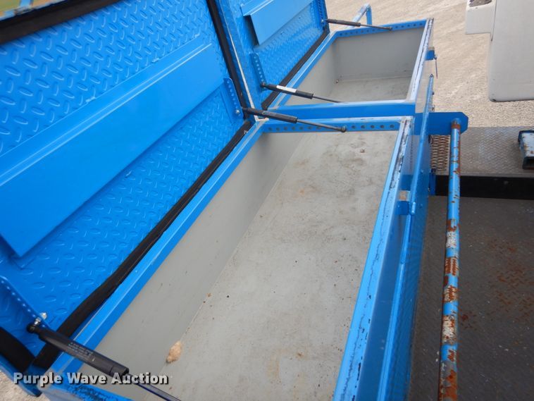 image for item DH5113 2011 International 7300SFA  bucket truck