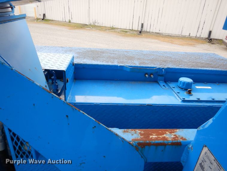 image for item DH5113 2011 International 7300SFA  bucket truck