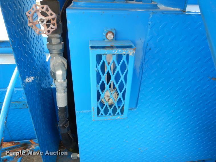 image for item DH5113 2011 International 7300SFA  bucket truck