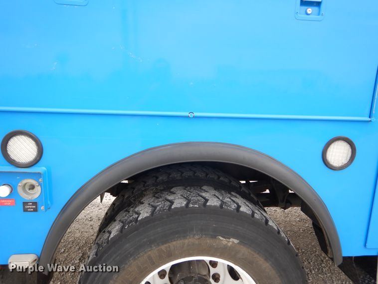 image for item DH5113 2011 International 7300SFA  bucket truck