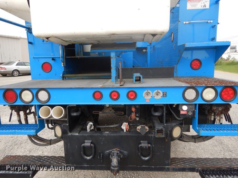 image for item DH5113 2011 International 7300SFA  bucket truck