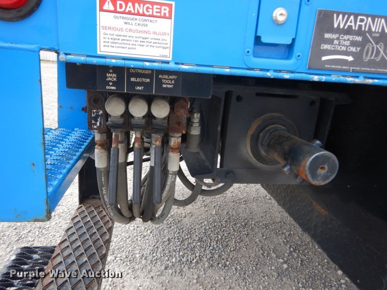 image for item DH5113 2011 International 7300SFA  bucket truck