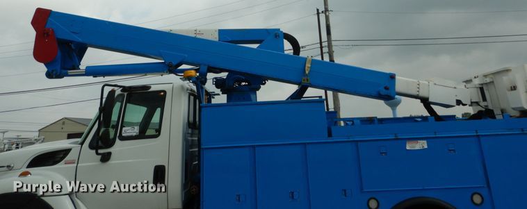 image for item DH5113 2011 International 7300SFA  bucket truck