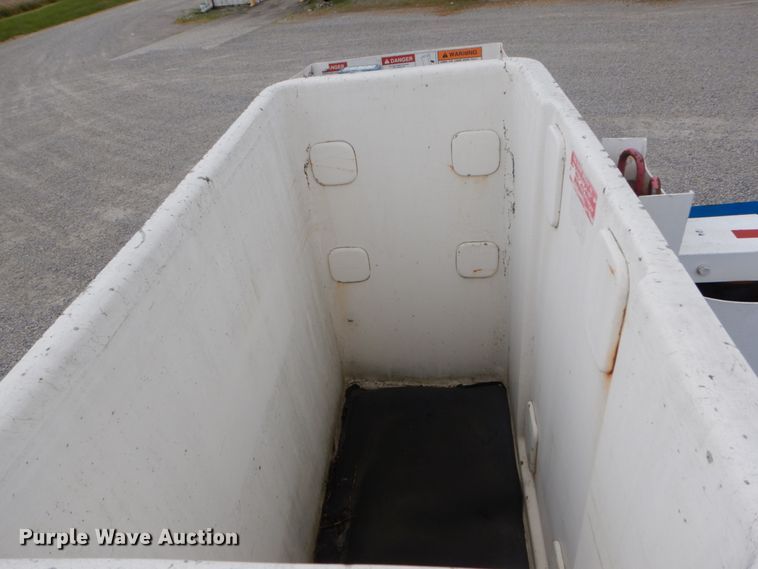 image for item DH5113 2011 International 7300SFA  bucket truck