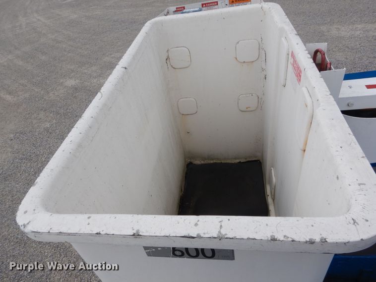 image for item DH5113 2011 International 7300SFA  bucket truck