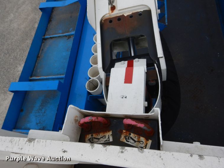 image for item DH5113 2011 International 7300SFA  bucket truck