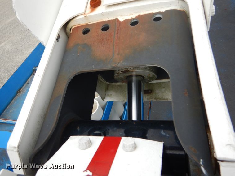 image for item DH5113 2011 International 7300SFA  bucket truck