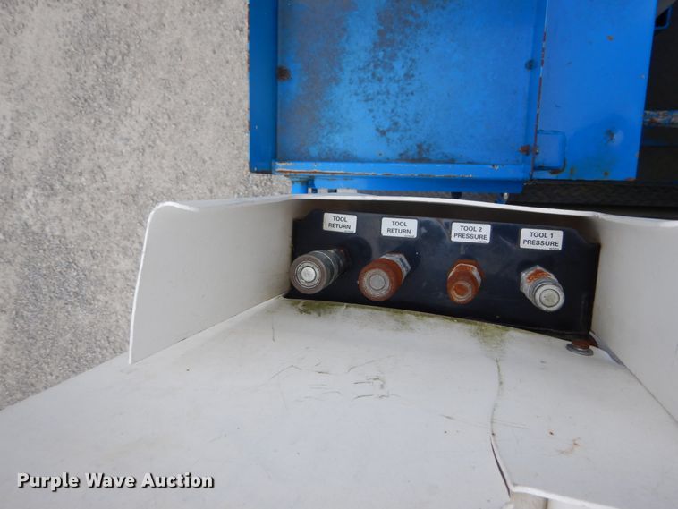 image for item DH5113 2011 International 7300SFA  bucket truck