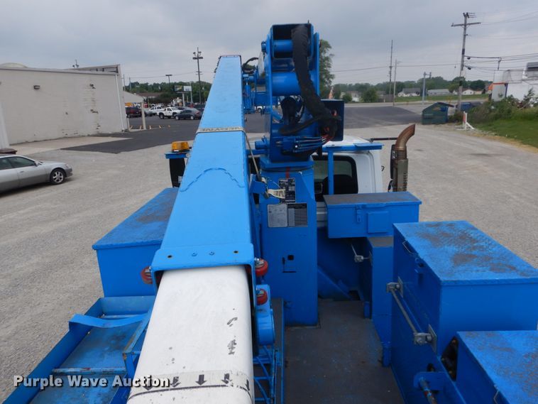 image for item DH5113 2011 International 7300SFA  bucket truck