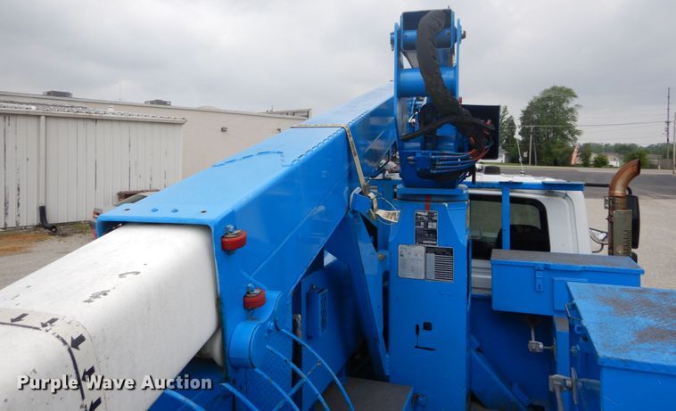 image for item DH5113 2011 International 7300SFA  bucket truck