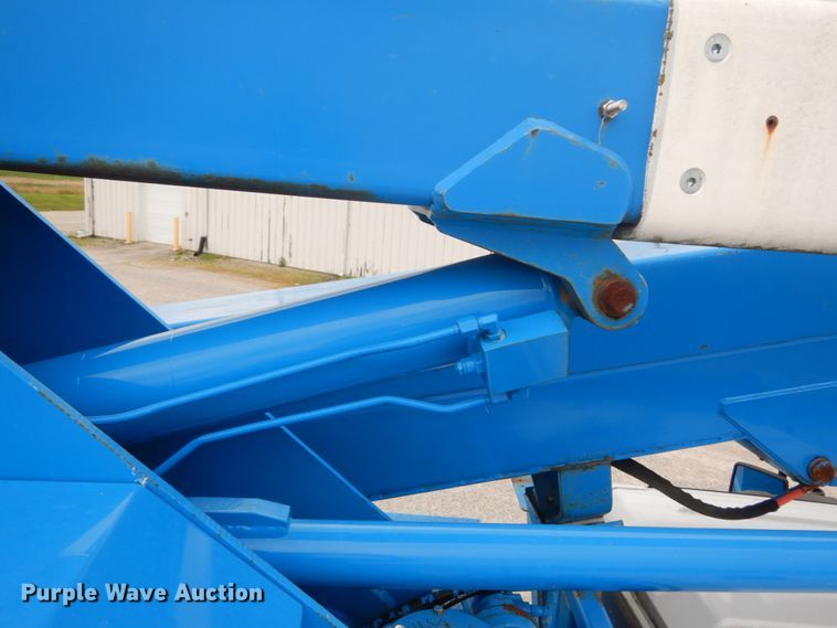 image for item DH5113 2011 International 7300SFA  bucket truck