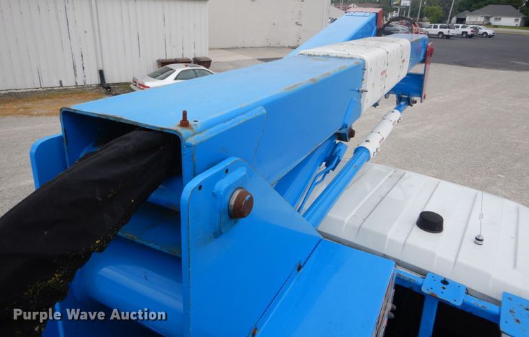 image for item DH5113 2011 International 7300SFA  bucket truck