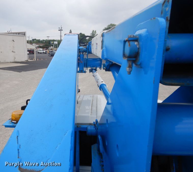 image for item DH5113 2011 International 7300SFA  bucket truck